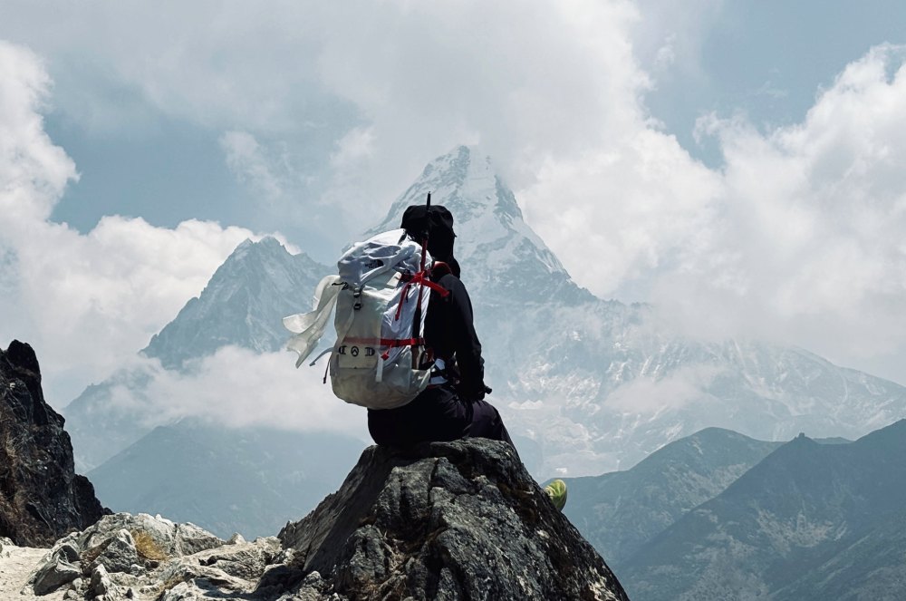 Você sabia que existem dois caminhos para o topo do Everest? Montanhista Olivia Bonfim explica