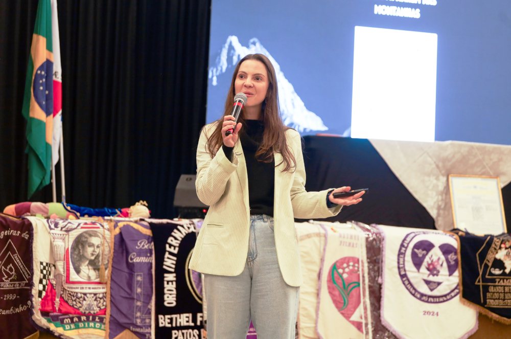 Olivia Bonfim inspira mais de 400 jovens em evento das Filhas de Jó
