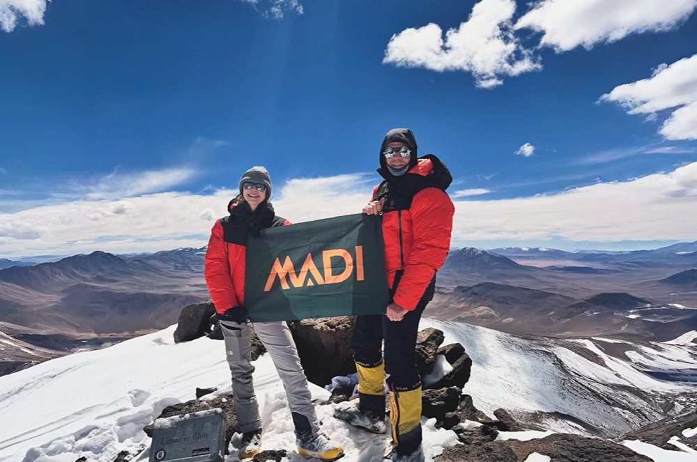 Montanhista Olivia Bonfim e Mountain Guide Carlos Santalena escalam 3 cumes acima de 6.000m em 5 dias