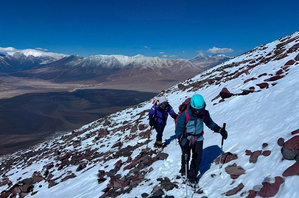 Olivia Bonfim e Carlos Santalena escalaram Peña Blanca em expedição de alta altitude no Chile