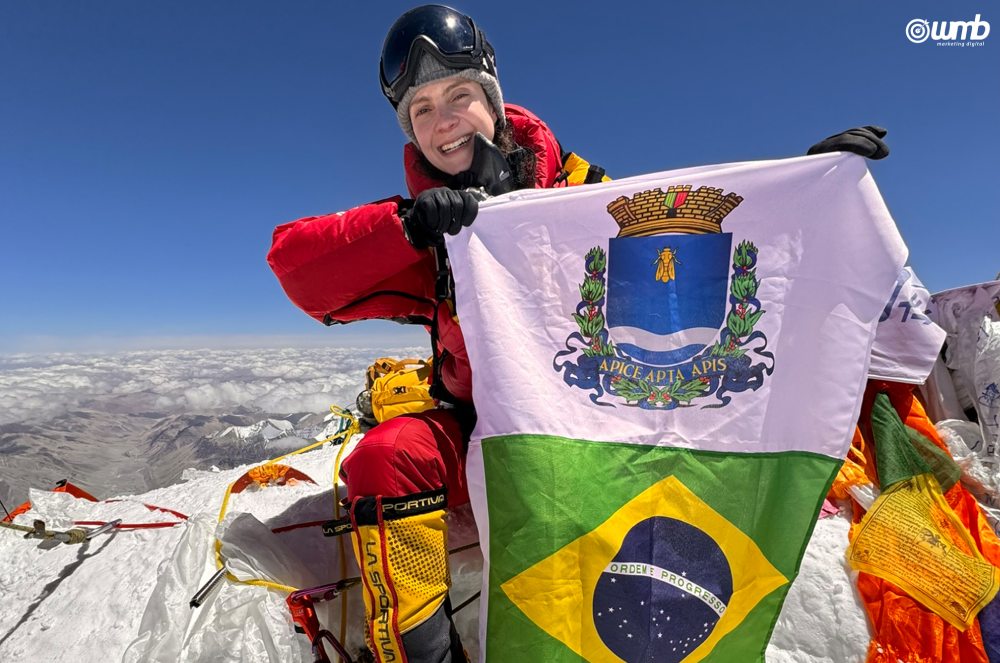 Olivia Bonfim conquista Everest e Lhotse em sequência e entra para o Guinness como recordista mundial