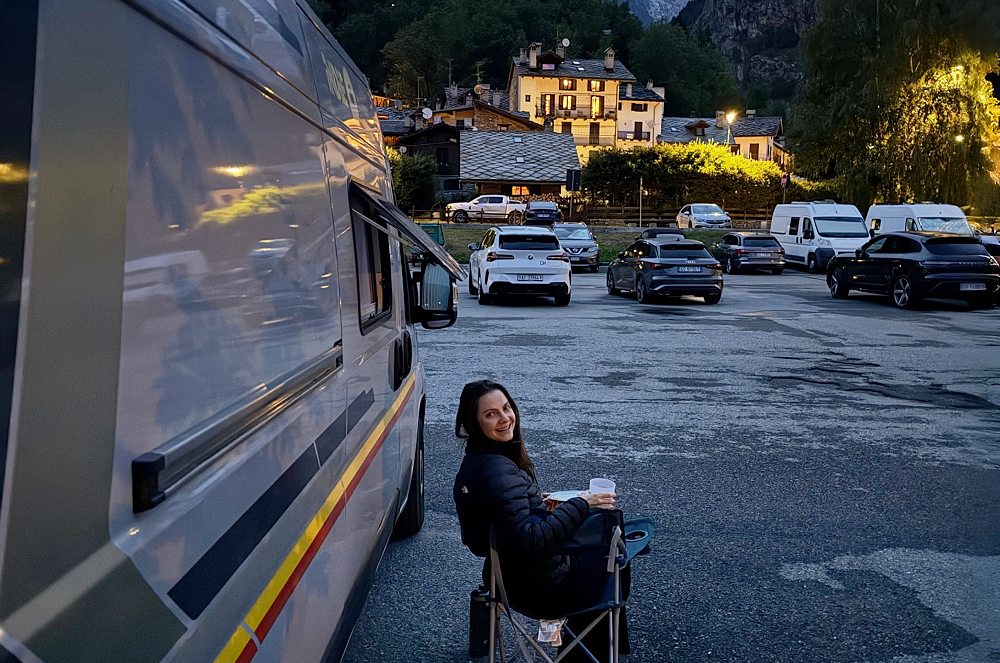 Olivia Bonfim viaja de camper van pelos Alpes e visita Courmayeur e Chamonix