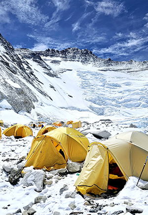 Escalou o Everest + Lhotse em menos de 24h